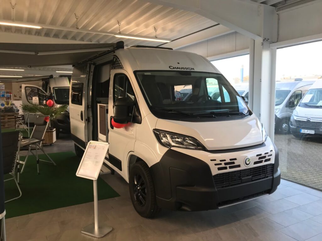 CHAUSSON V594 VAN FIRST LINE